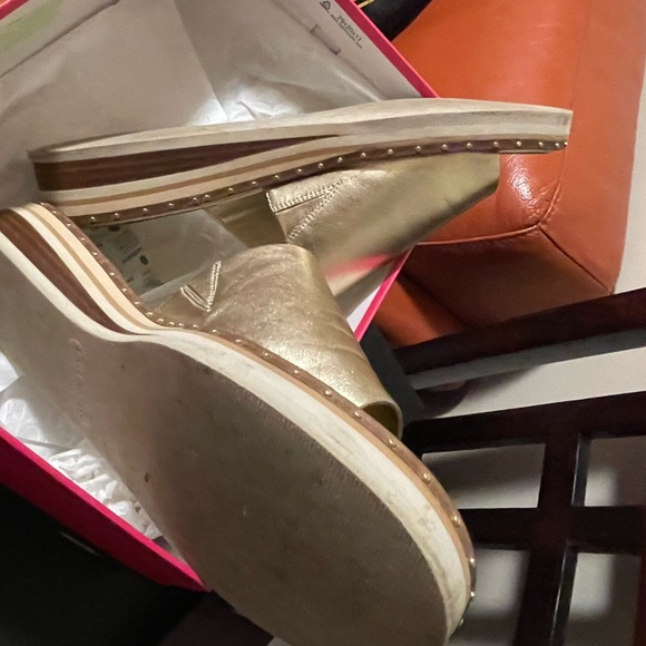 Vince Camuto Leather - Picture 4 of 6